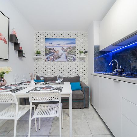 Mgr Pokoje W Samym Centrum Warszawy By Metro Rondo Onz - Super Bed Year23 Warsaw Luaran gambar