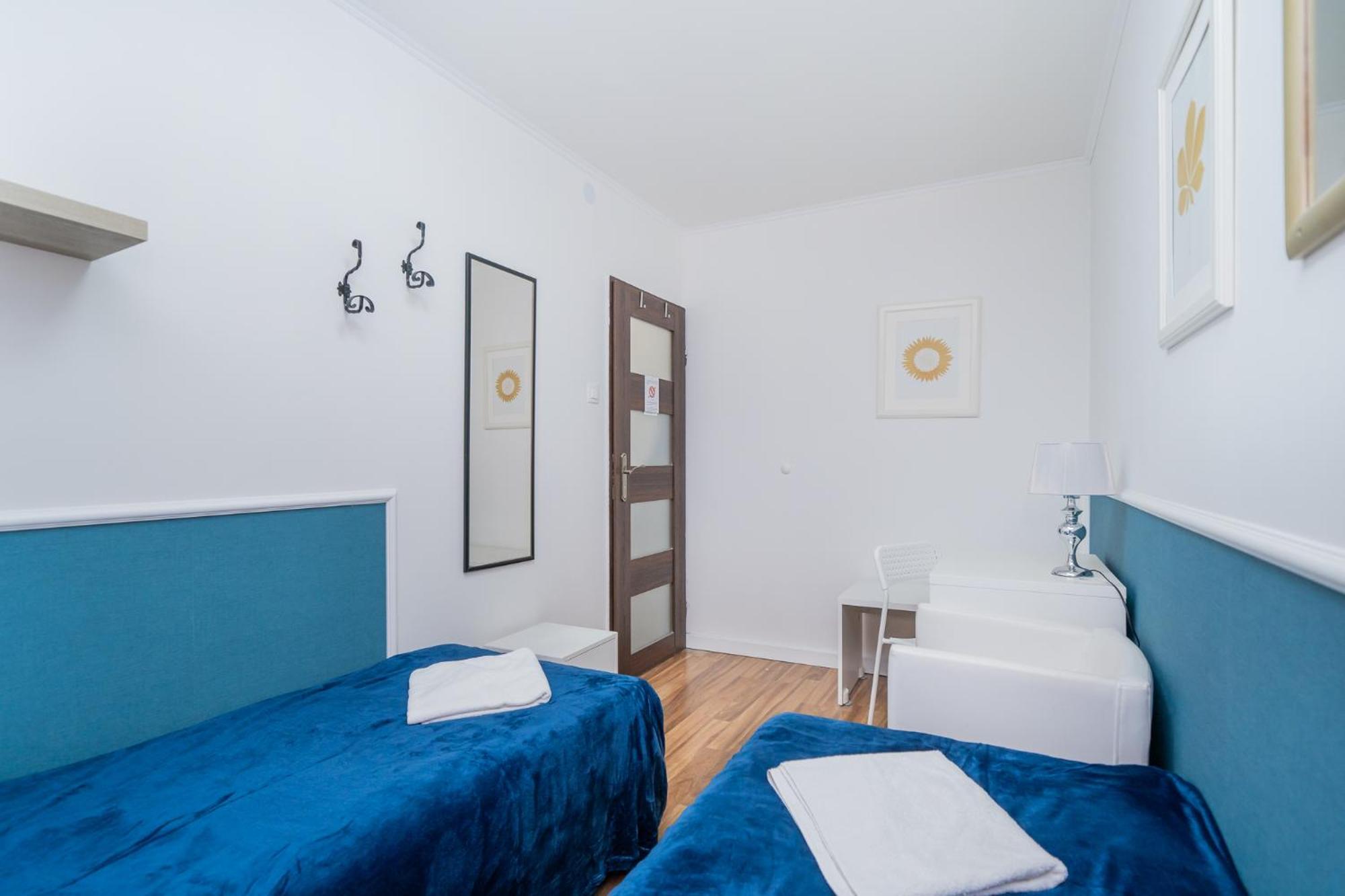 Mgr Pokoje W Samym Centrum Warszawy By Metro Rondo Onz - Super Bed Year23 Warsaw Luaran gambar